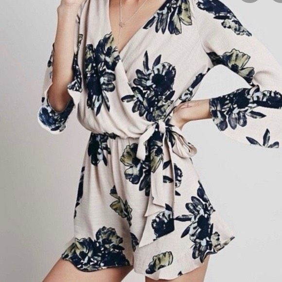 FREE PEOPLE Women’s Antique Combo Navy Cream Floral Long Sleeve Wrap Romper Size - Picture 2 of 7